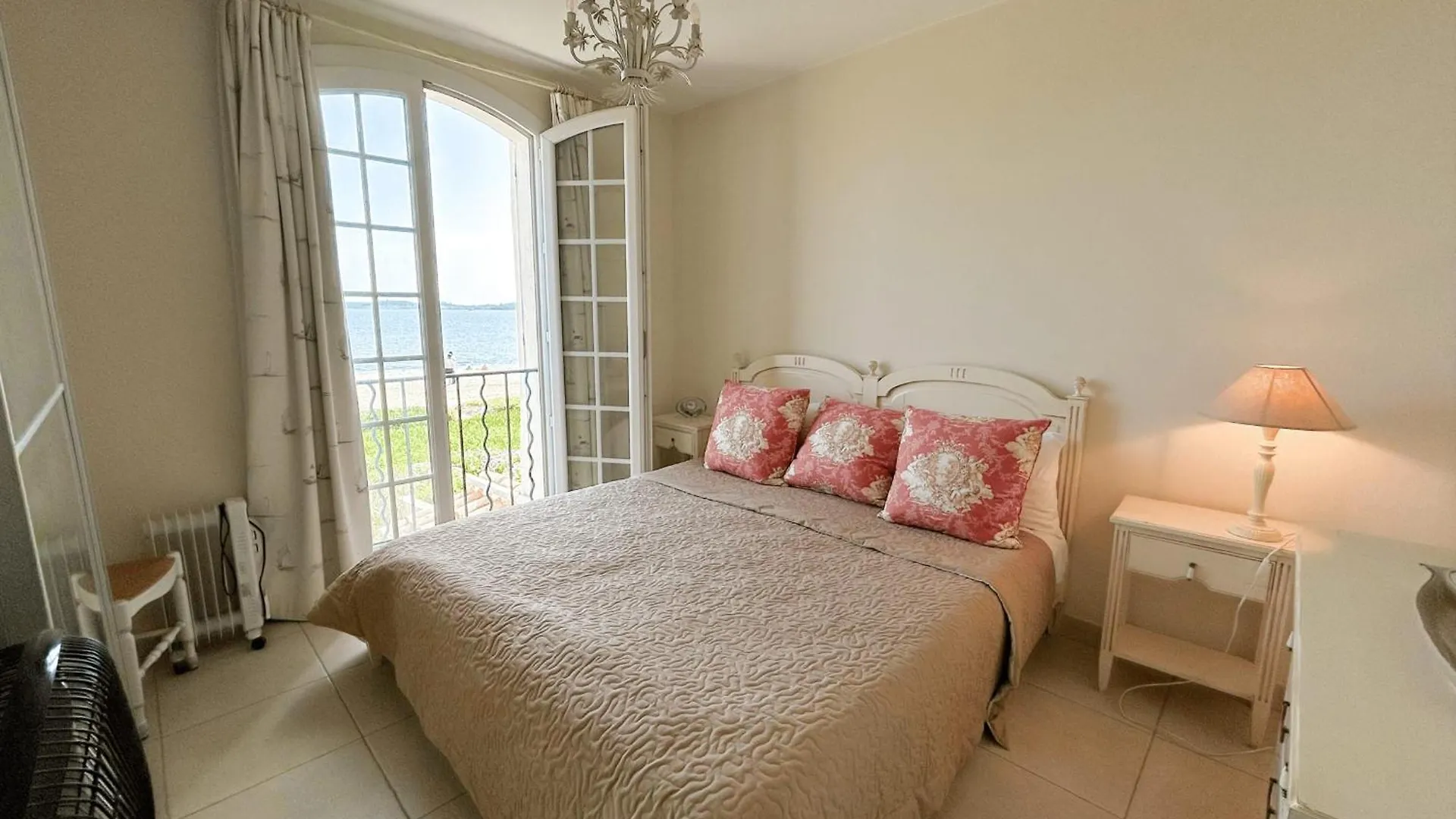 Discover A Haven Of Peace In Port Grimaud - Sea View 0*,